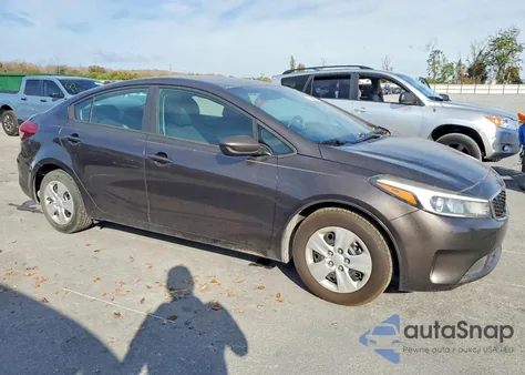 2017 Kia Forte Lx z USA, uszkodzony, nr VIN 3KPFK4A71HE025967